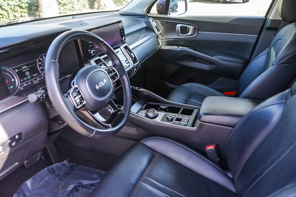 Thumbnail: 2023 Kia Sorento - 10