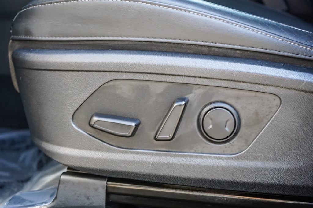 Thumbnail: 2023 Kia Sorento - 24
