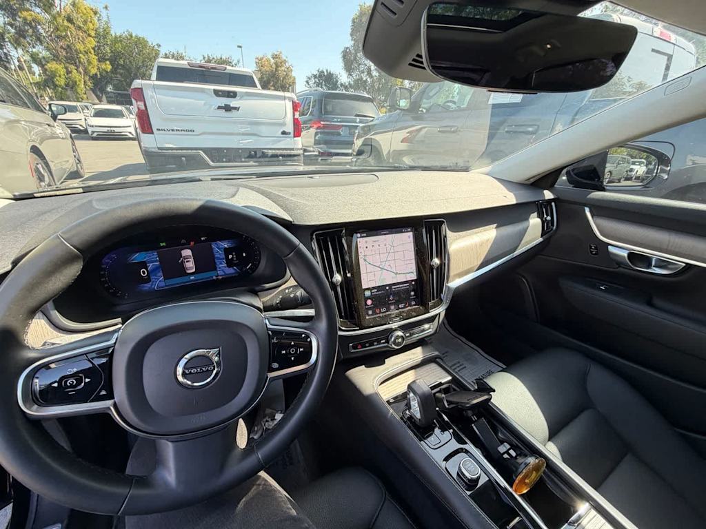 Thumbnail: 2023 Volvo S90 - 2