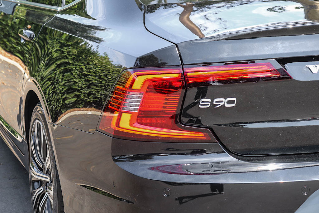 Thumbnail: 2023 Volvo S90 - 21