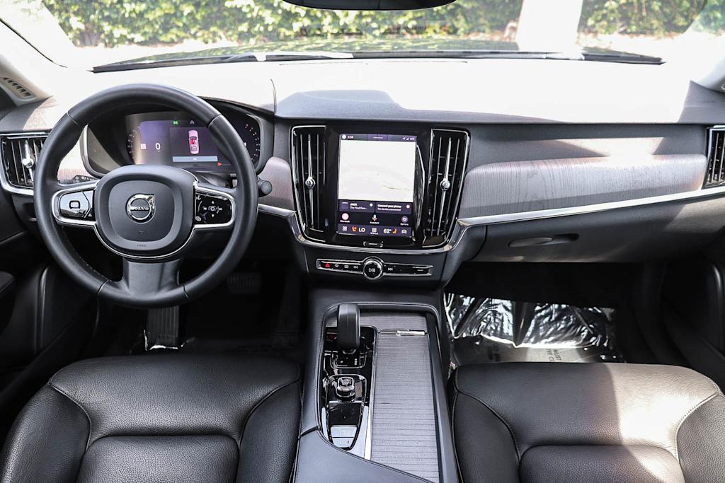 Thumbnail: 2023 Volvo S90 - 2
