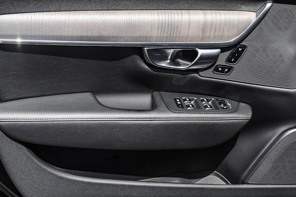 Thumbnail: 2023 Volvo S90 - 28