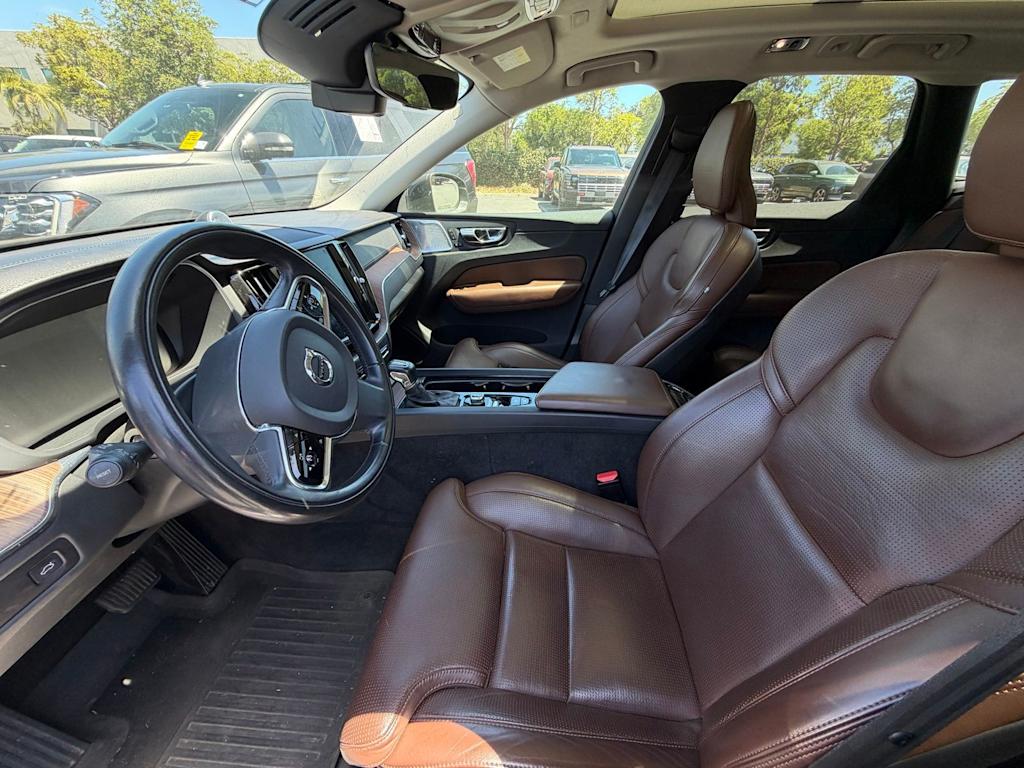 Thumbnail: 2019 Volvo XC60 - 5