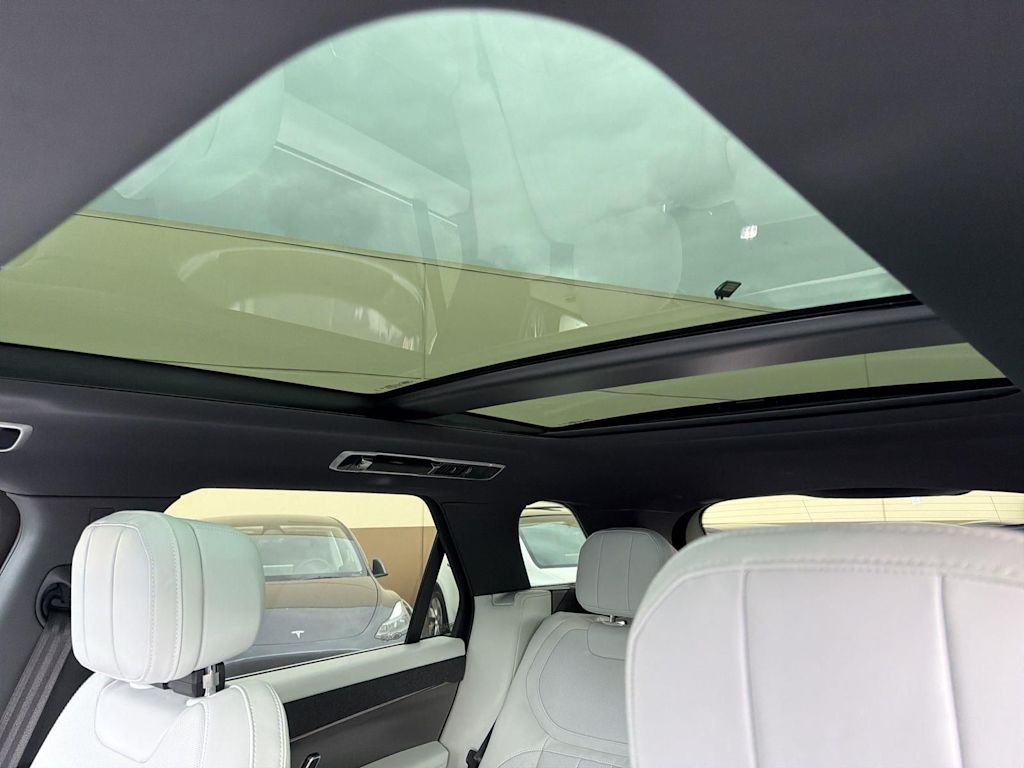 Thumbnail: 2023 Land Rover Range Rover Sport - 21