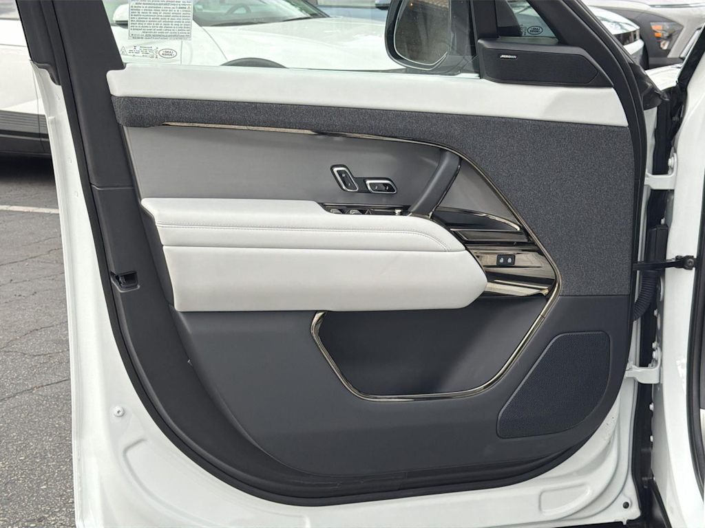 Thumbnail: 2023 Land Rover Range Rover Sport - 28