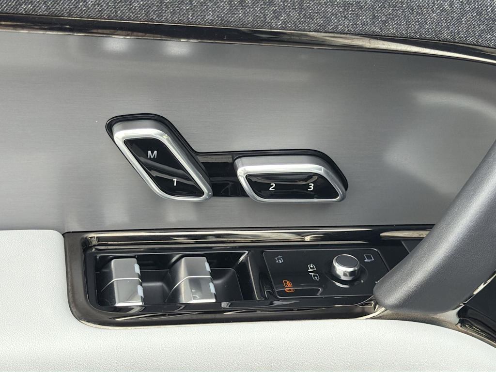 Thumbnail: 2023 Land Rover Range Rover Sport - 30