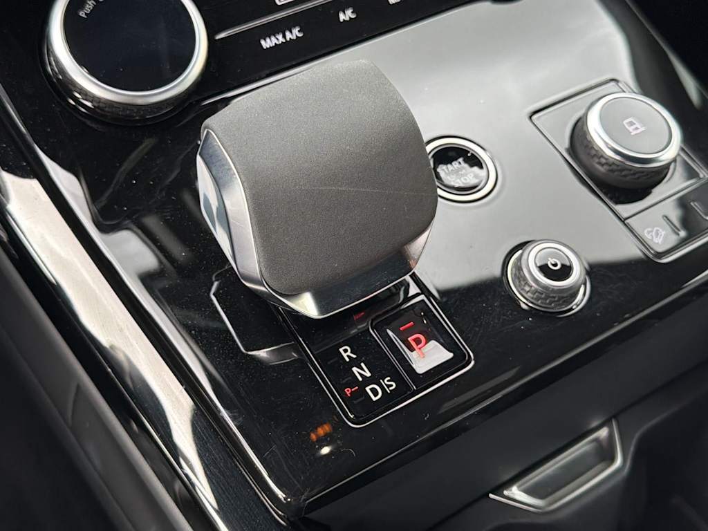 Thumbnail: 2023 Land Rover Range Rover Sport - 15