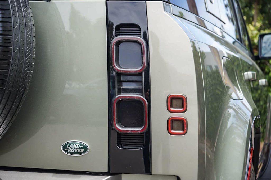 Thumbnail: 2023 Land Rover Defender - 19