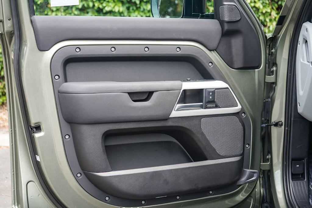 Thumbnail: 2023 Land Rover Defender - 25