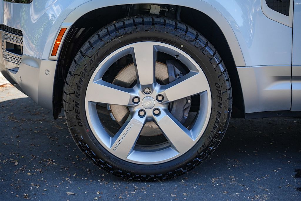 Thumbnail: 2023 Land Rover Defender - 7