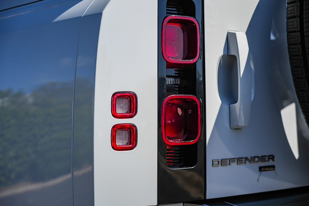 Thumbnail: 2023 Land Rover Defender - 19