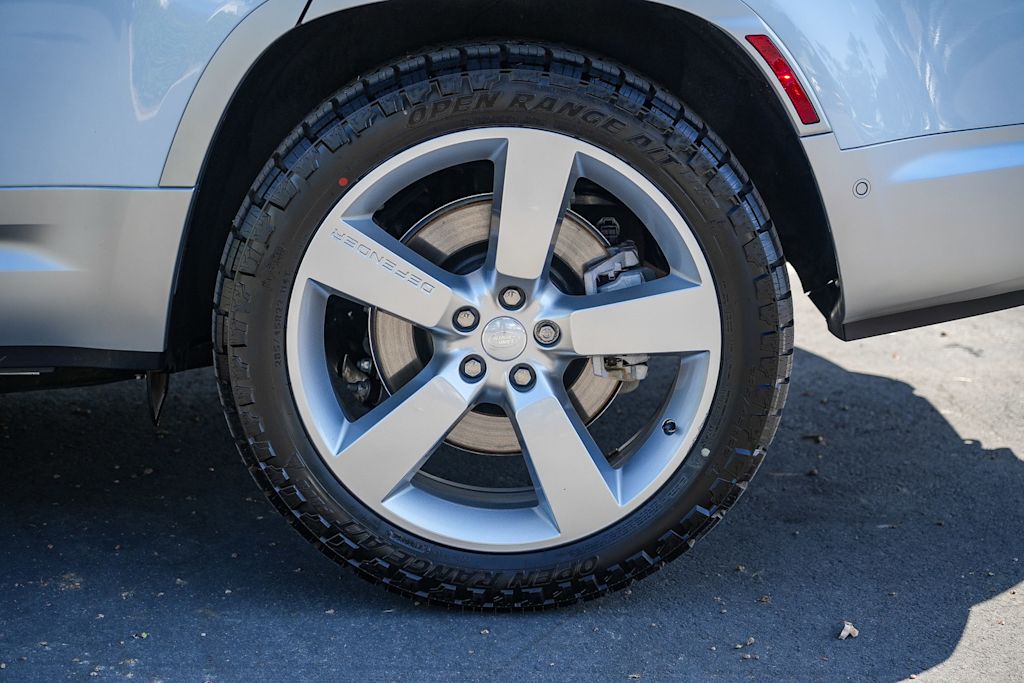 Thumbnail: 2023 Land Rover Defender - 20