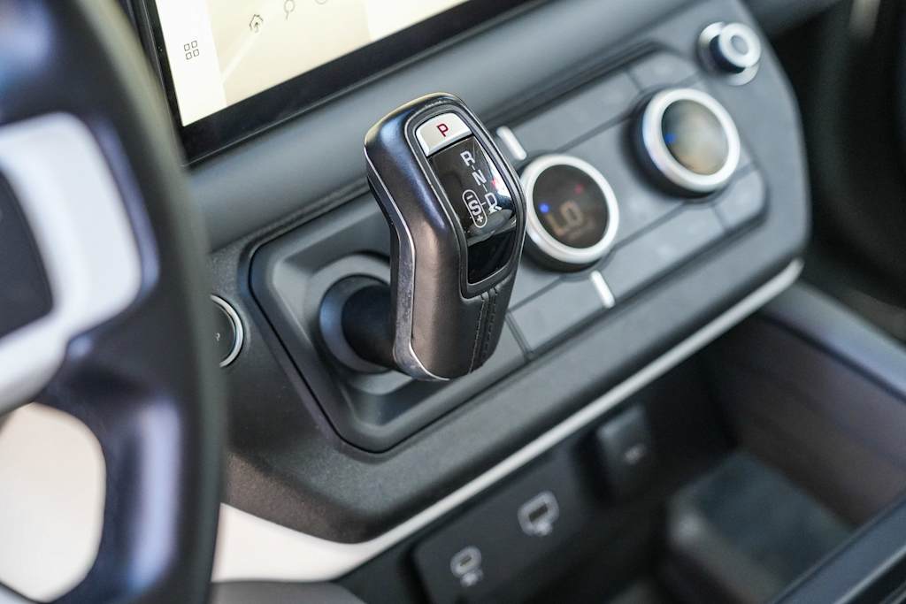 Thumbnail: 2023 Land Rover Defender - 23