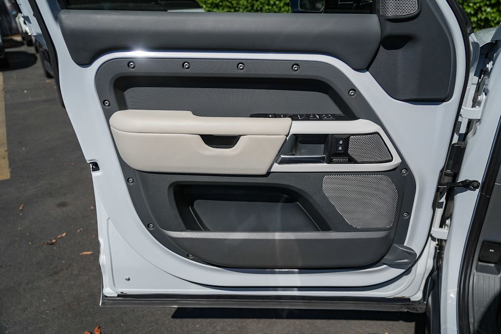 Thumbnail: 2023 Land Rover Defender - 24