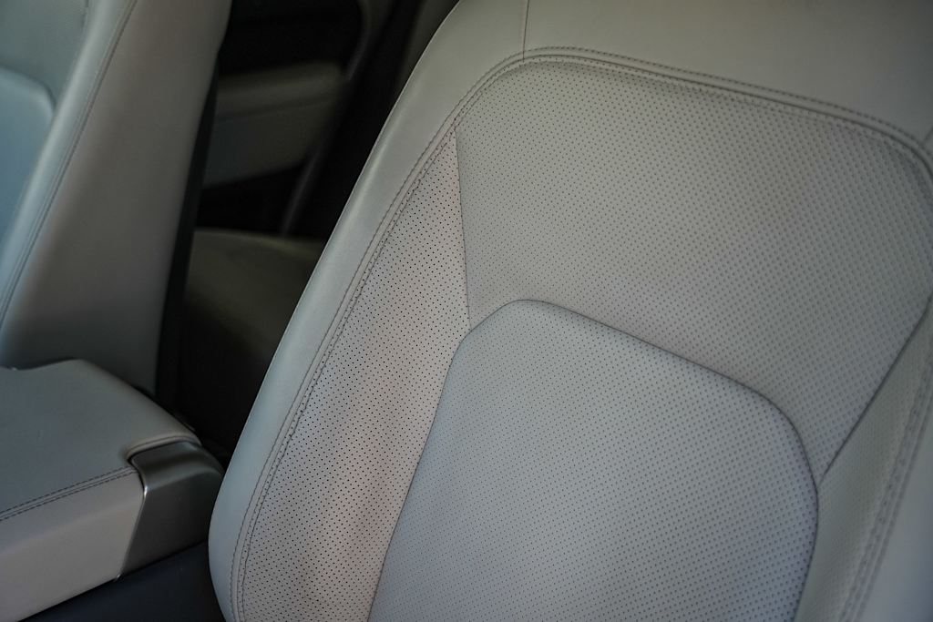 Thumbnail: 2023 Land Rover Defender - 28