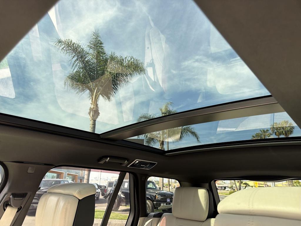 Thumbnail: 2022 Land Rover Range Rover - 22