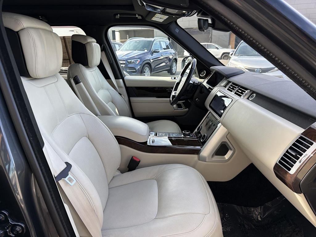 Thumbnail: 2022 Land Rover Range Rover - 36