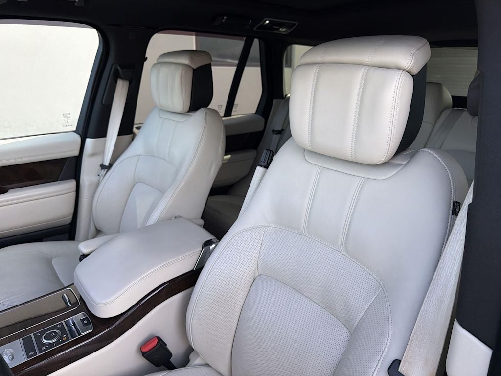 Thumbnail: 2022 Land Rover Range Rover - 11