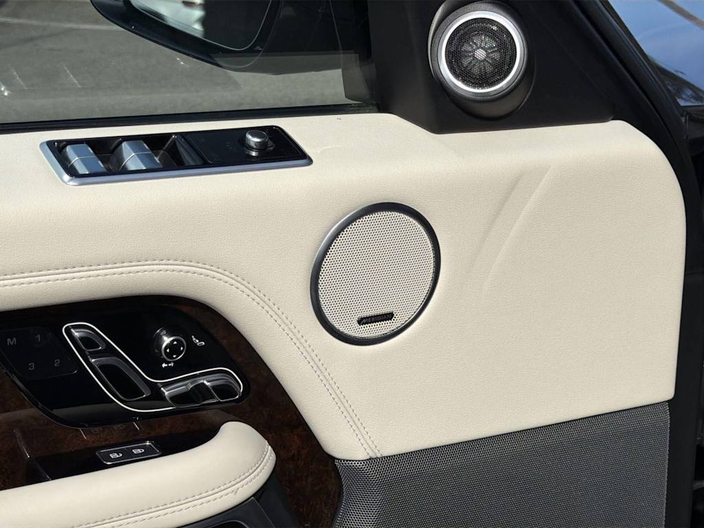 Thumbnail: 2022 Land Rover Range Rover - 31