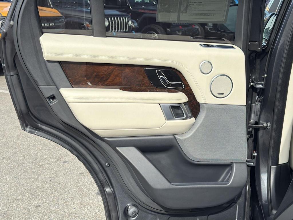 Thumbnail: 2022 Land Rover Range Rover - 32