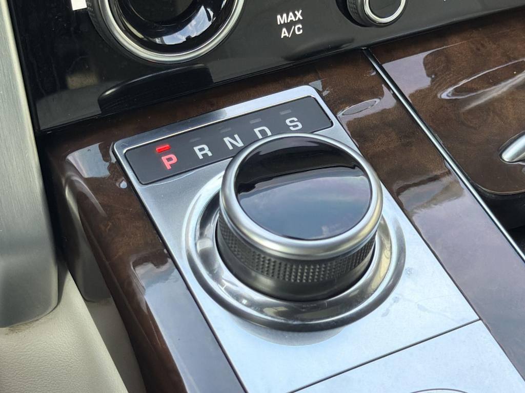 Thumbnail: 2022 Land Rover Range Rover - 25