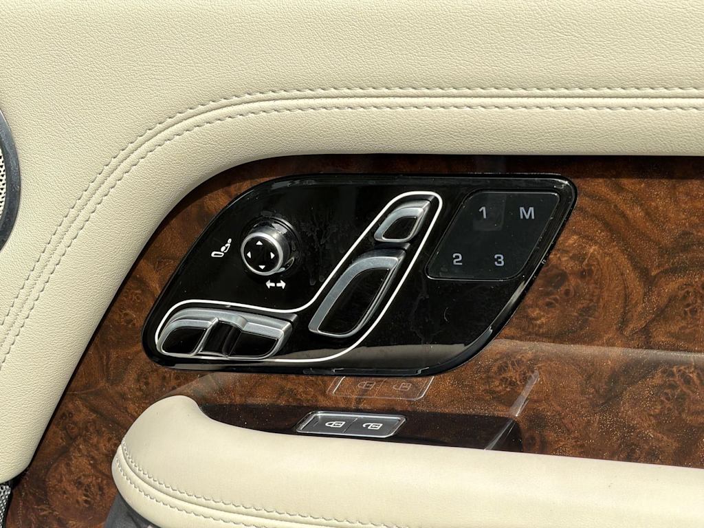 Thumbnail: 2022 Land Rover Range Rover - 37