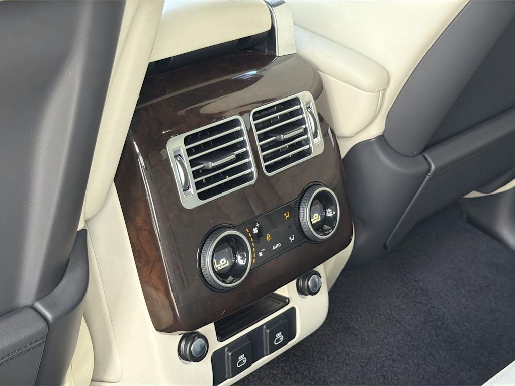 Thumbnail: 2022 Land Rover Range Rover - 33