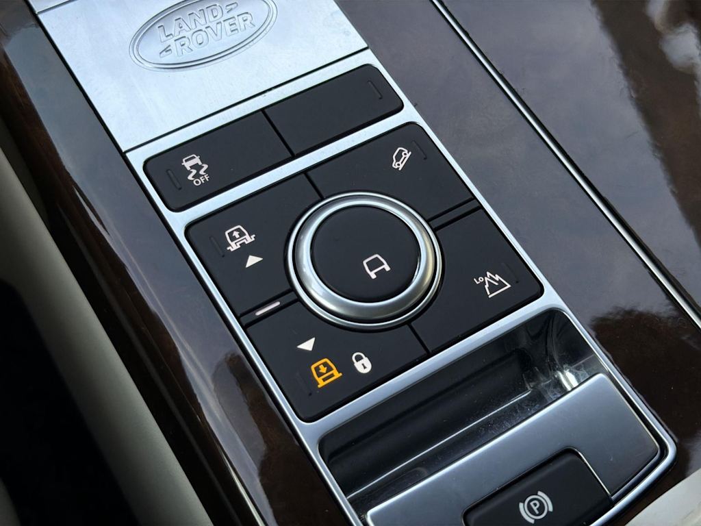 Thumbnail: 2022 Land Rover Range Rover - 28