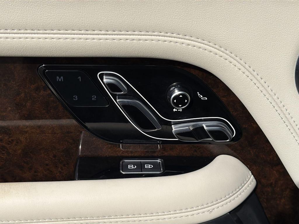 Thumbnail: 2022 Land Rover Range Rover - 7