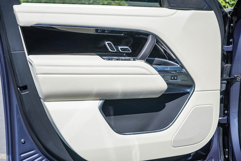 Thumbnail: 2025 Land Rover Range Rover - 22