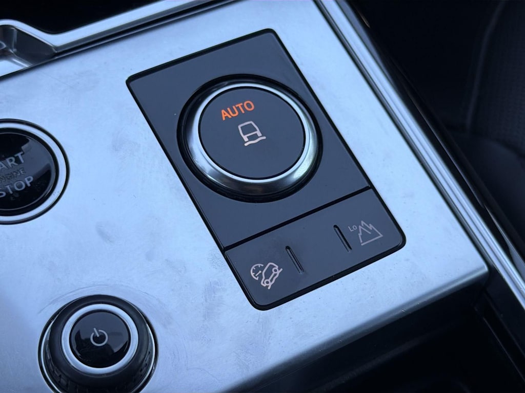 Thumbnail: 2023 Land Rover Range Rover - 28