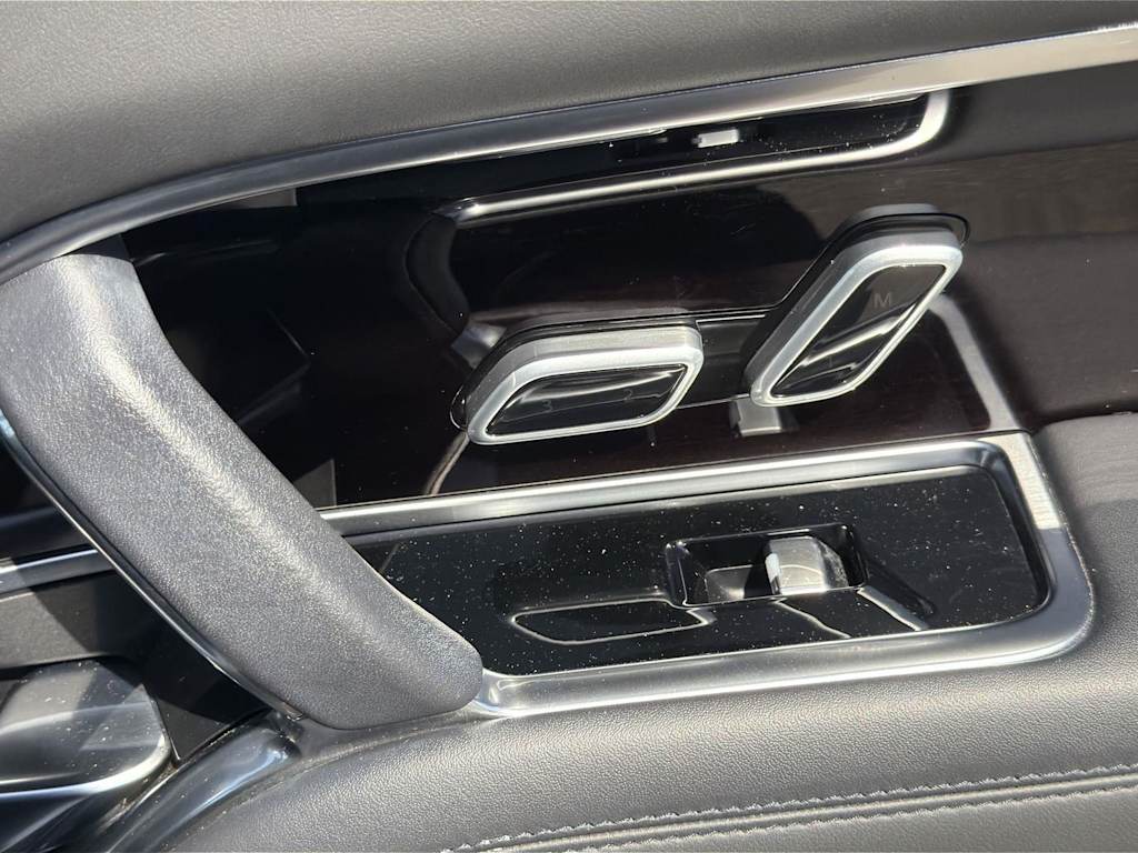 Thumbnail: 2023 Land Rover Range Rover - 37