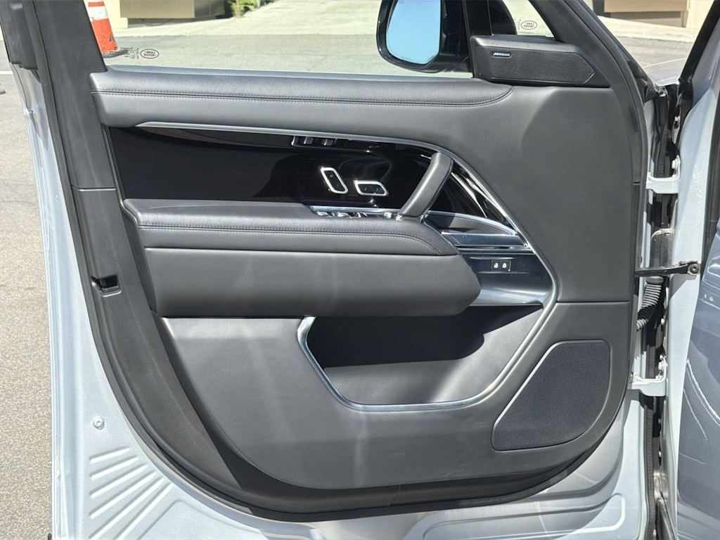 Thumbnail: 2023 Land Rover Range Rover - 30