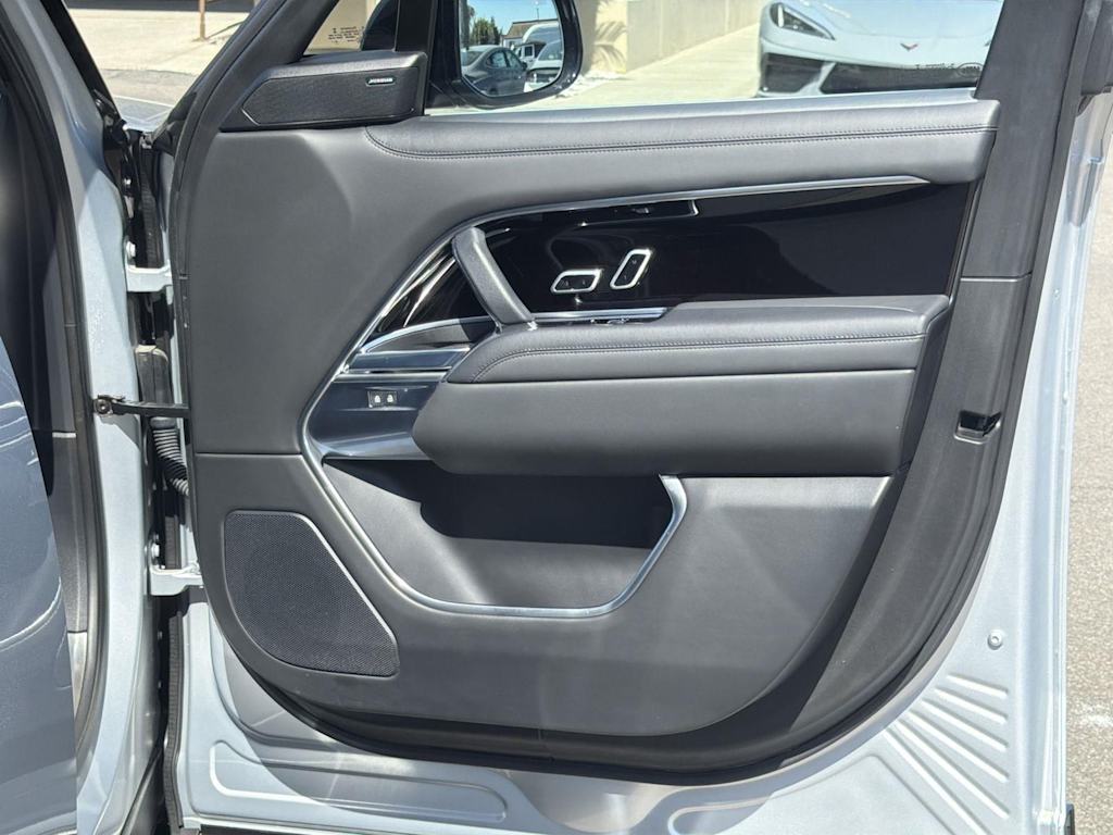 Thumbnail: 2023 Land Rover Range Rover - 35