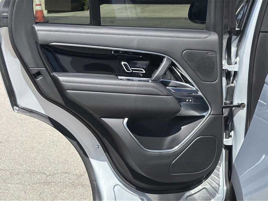 Thumbnail: 2023 Land Rover Range Rover - 32