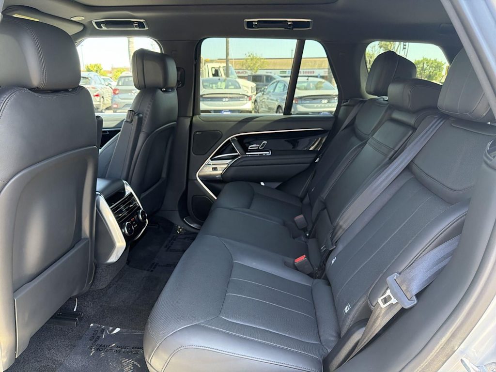 Thumbnail: 2023 Land Rover Range Rover - 12