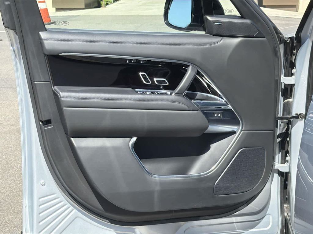 Thumbnail: 2023 Land Rover Range Rover - 29
