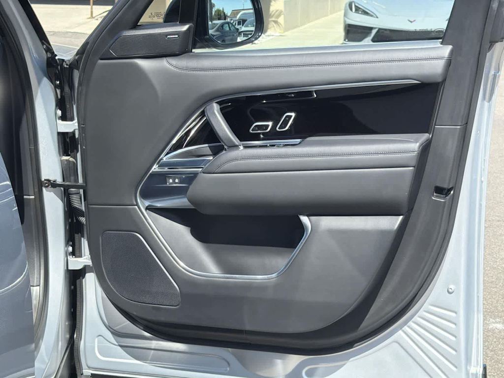 Thumbnail: 2023 Land Rover Range Rover - 34