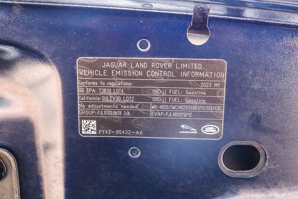 Thumbnail: 2023 Land Rover Discovery - 24