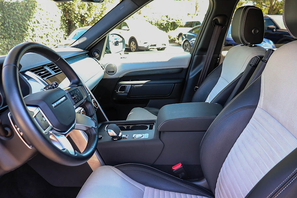 Thumbnail: 2023 Land Rover Discovery - 8