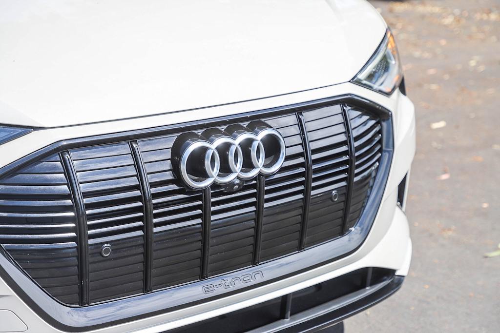 Thumbnail: 2021 Audi e-tron - 17