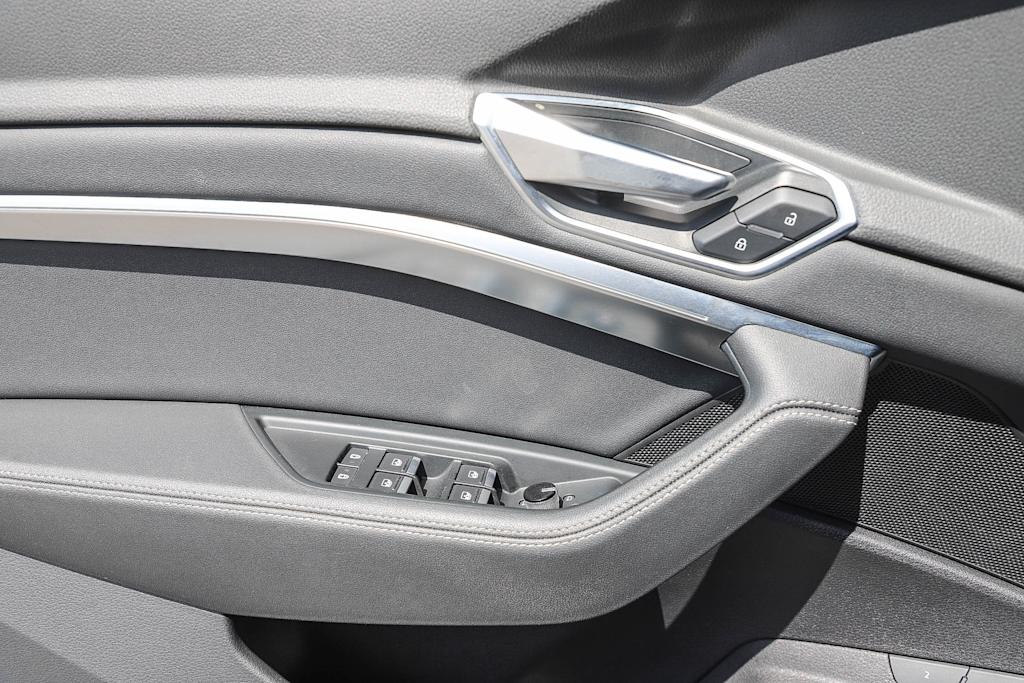 Thumbnail: 2021 Audi e-tron - 22