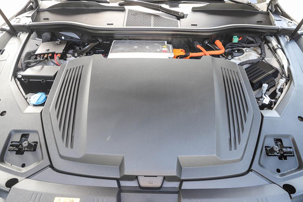 Thumbnail: 2021 Audi e-tron - 6