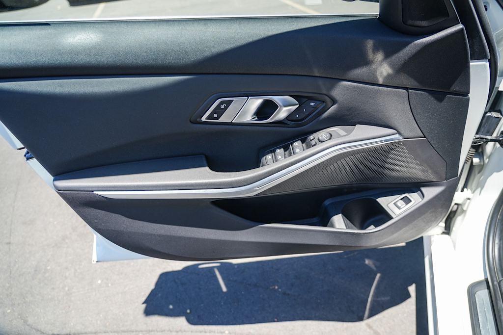 Thumbnail: 2019 BMW 3 Series - 24