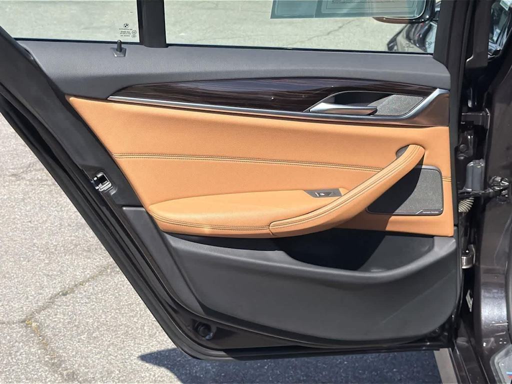 Thumbnail: 2023 BMW 5 Series - 32