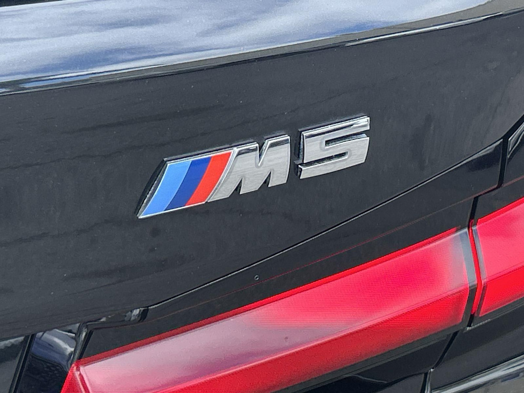 Thumbnail: 2023 BMW M5 - 7