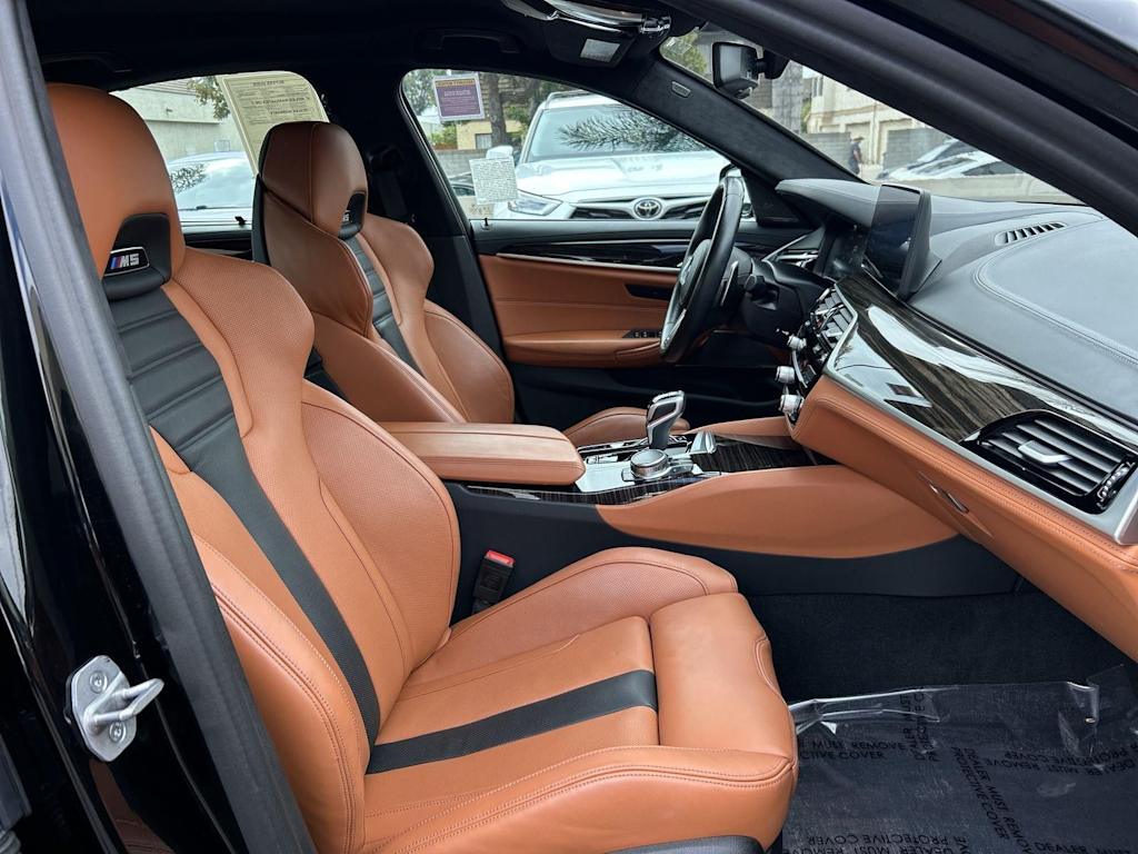 Thumbnail: 2023 BMW M5 - 11