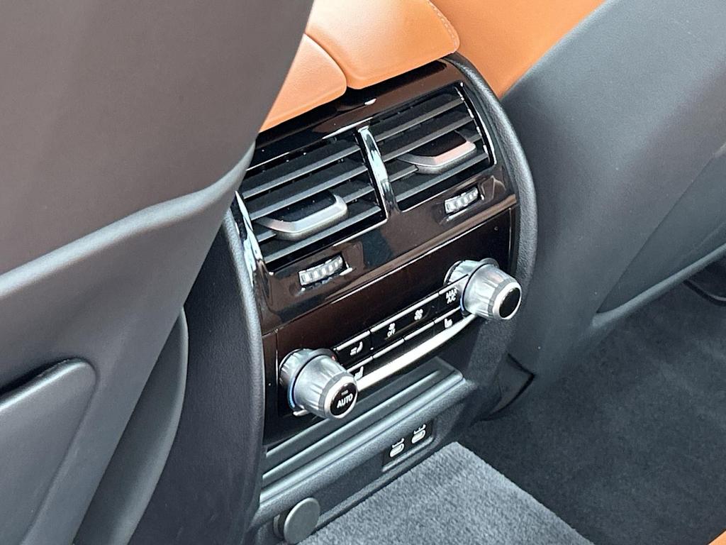 Thumbnail: 2023 BMW M5 - 36