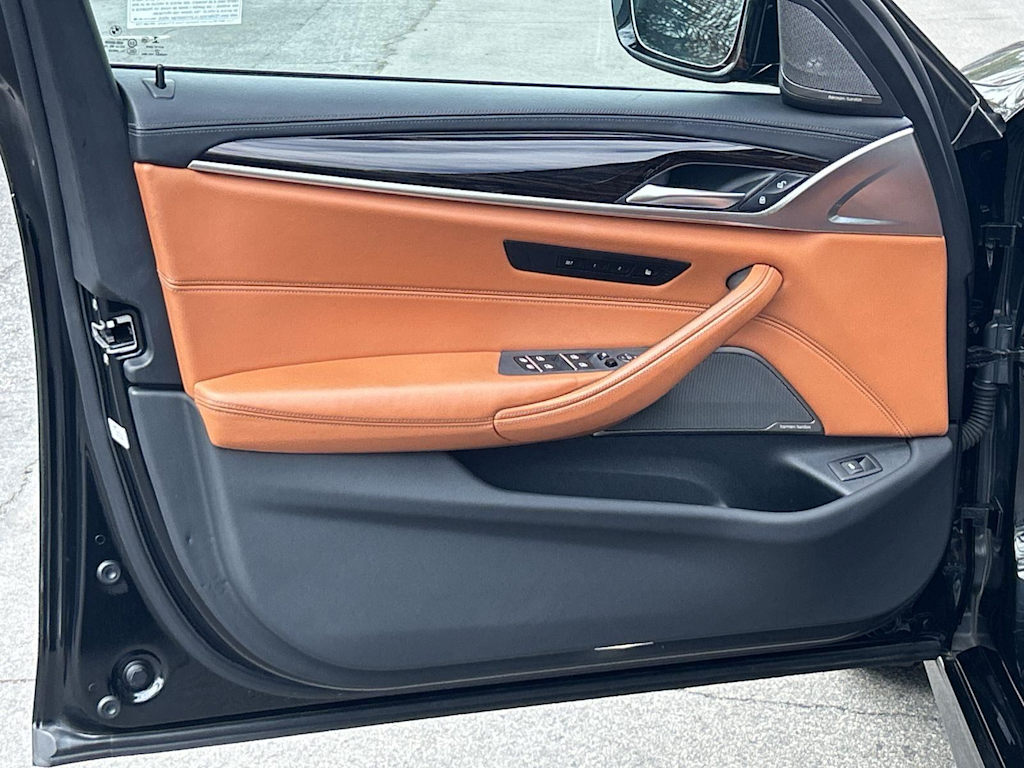 Thumbnail: 2023 BMW M5 - 30