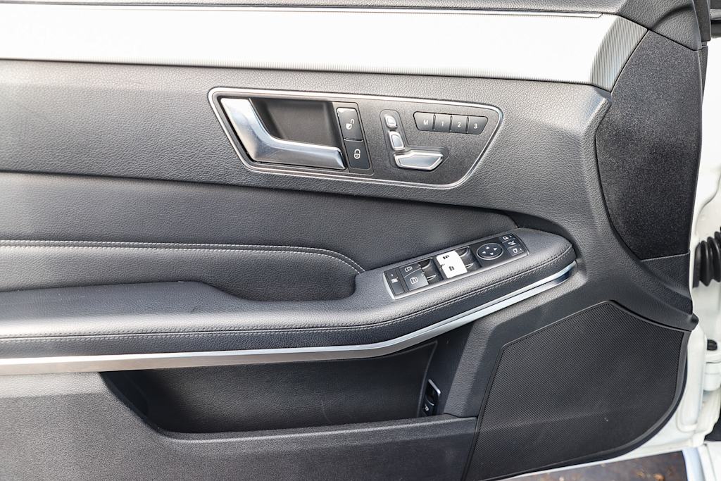Thumbnail: 2016 Mercedes-Benz E-Class - 24